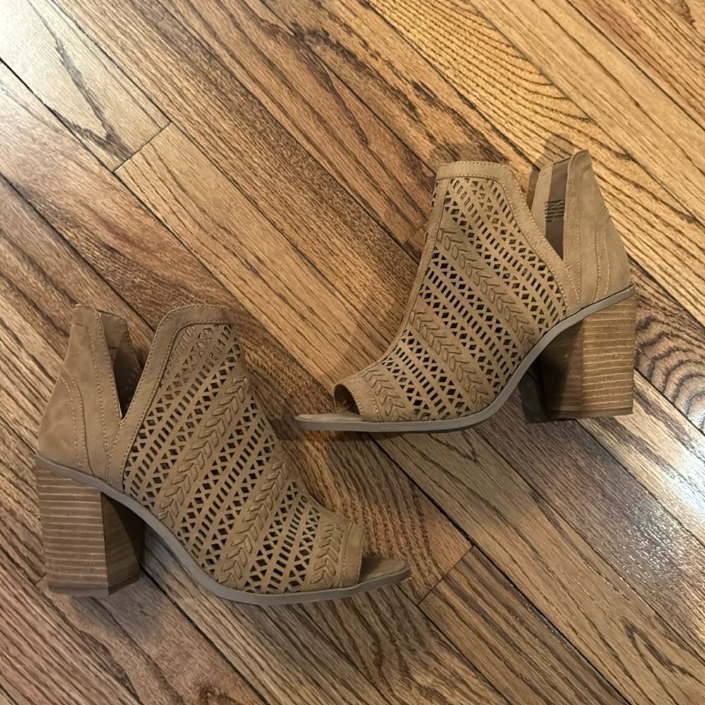 Steve Madden Brown Suede Cut Out Heals